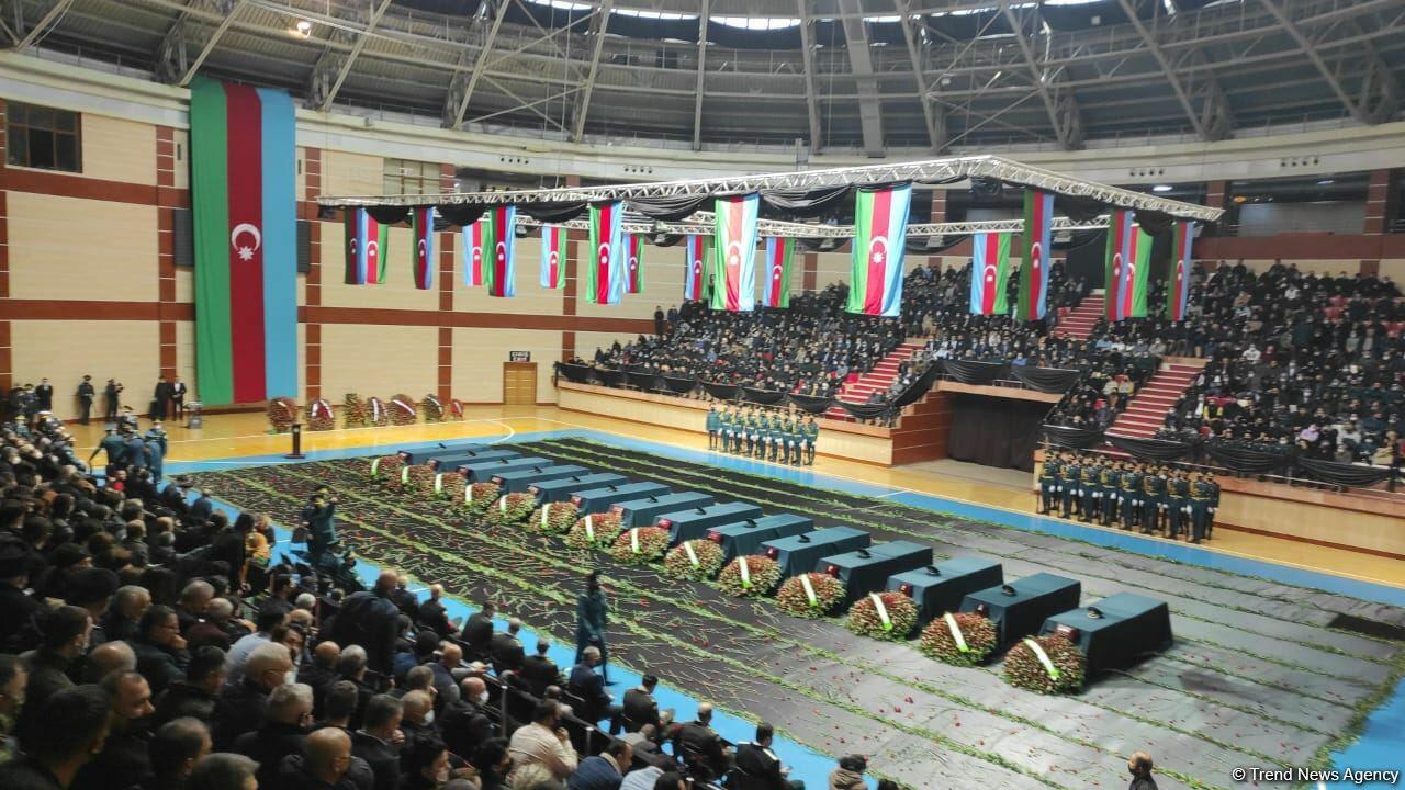 Состоялась церемония прощания с погибшими при крушении военного вертолета