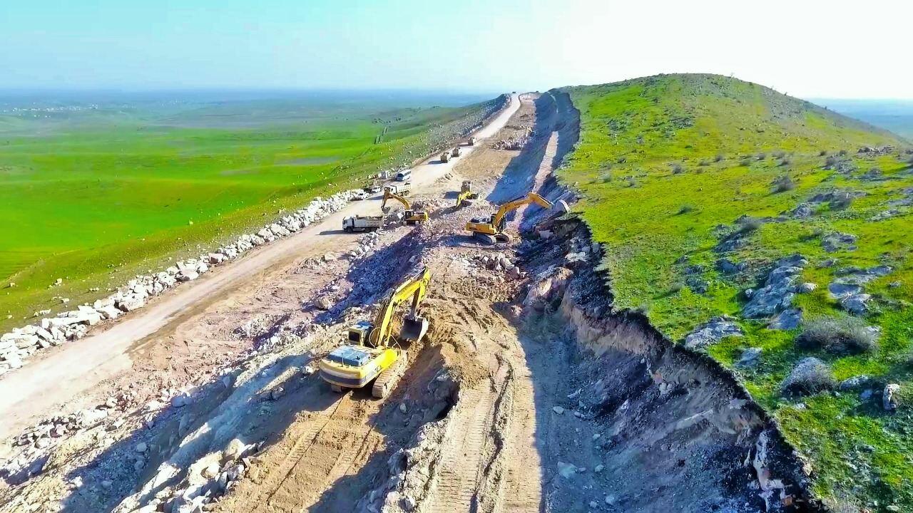 На дороге Шюкюрбейли-Джебраил-Гадрут началась укладка асфальта