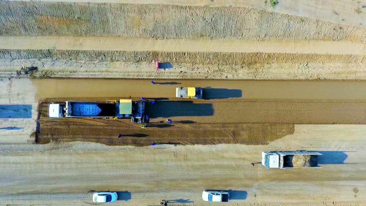 На дороге Шюкюрбейли-Джебраил-Гадрут началась укладка асфальта