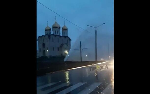 В Украине из-под земли забил мощный фонтан