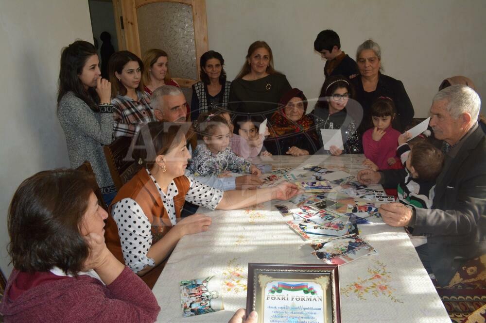 Yüz bir yaşlı Meynas nənənin 10 övlad, 35 nəvə, 78 nəticə və 11 kötükcədən ibarət mehriban ailəsi