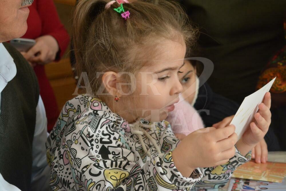 Yüz bir yaşlı Meynas nənənin 10 övlad, 35 nəvə, 78 nəticə və 11 kötükcədən ibarət mehriban ailəsi
