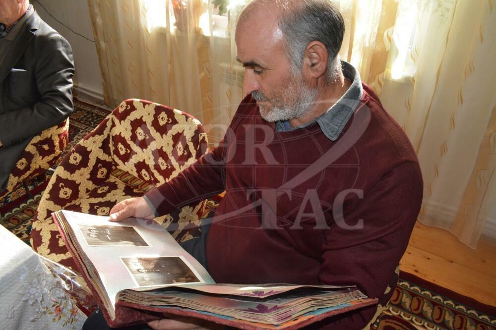 Yüz bir yaşlı Meynas nənənin 10 övlad, 35 nəvə, 78 nəticə və 11 kötükcədən ibarət mehriban ailəsi