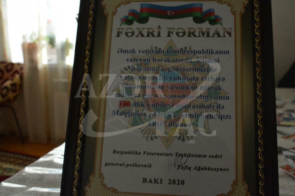 Yüz bir yaşlı Meynas nənənin 10 övlad, 35 nəvə, 78 nəticə və 11 kötükcədən ibarət mehriban ailəsi
