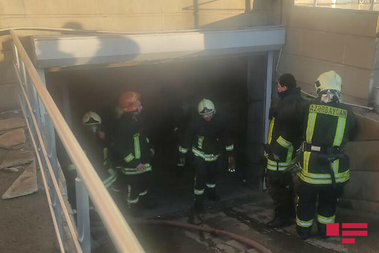 Пожар в известном магазине в Баку