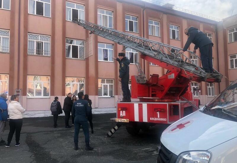 Более 500 детей эвакуировали из-за пожара в российской школе