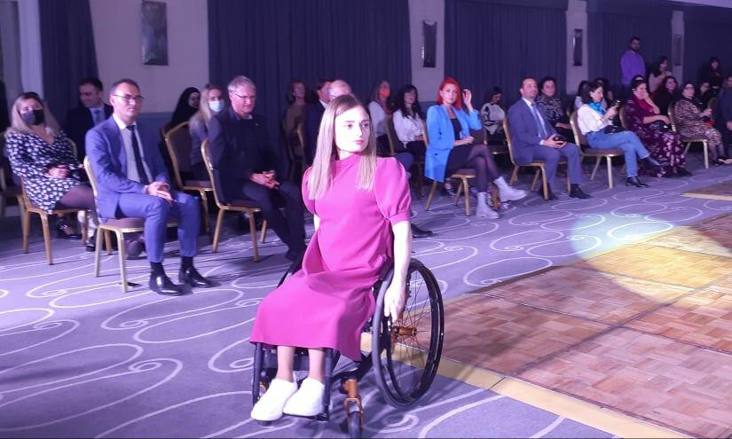 Мода без границ… - дефиле адаптивной одежды в Баку