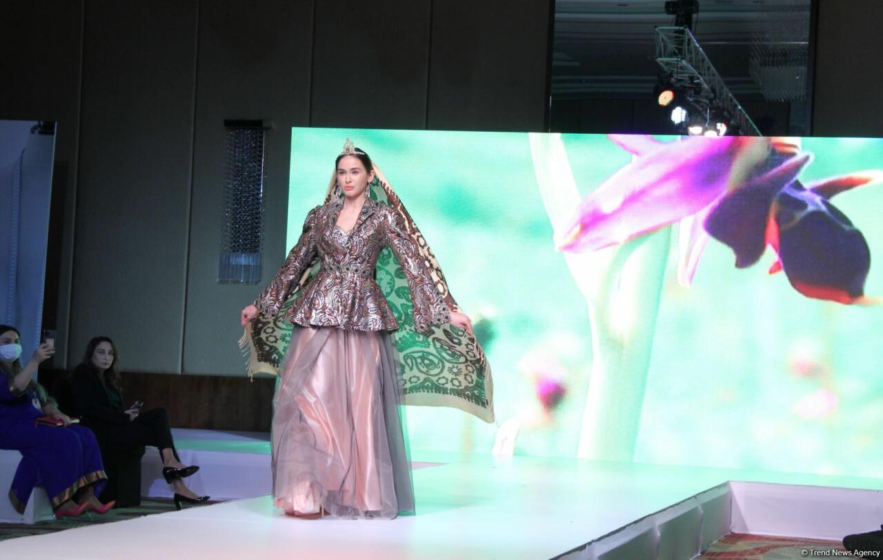 На Azerbaijan Fashion Week состоялось дефиле Фахрии Халафовой "Карабахская Принцесса"