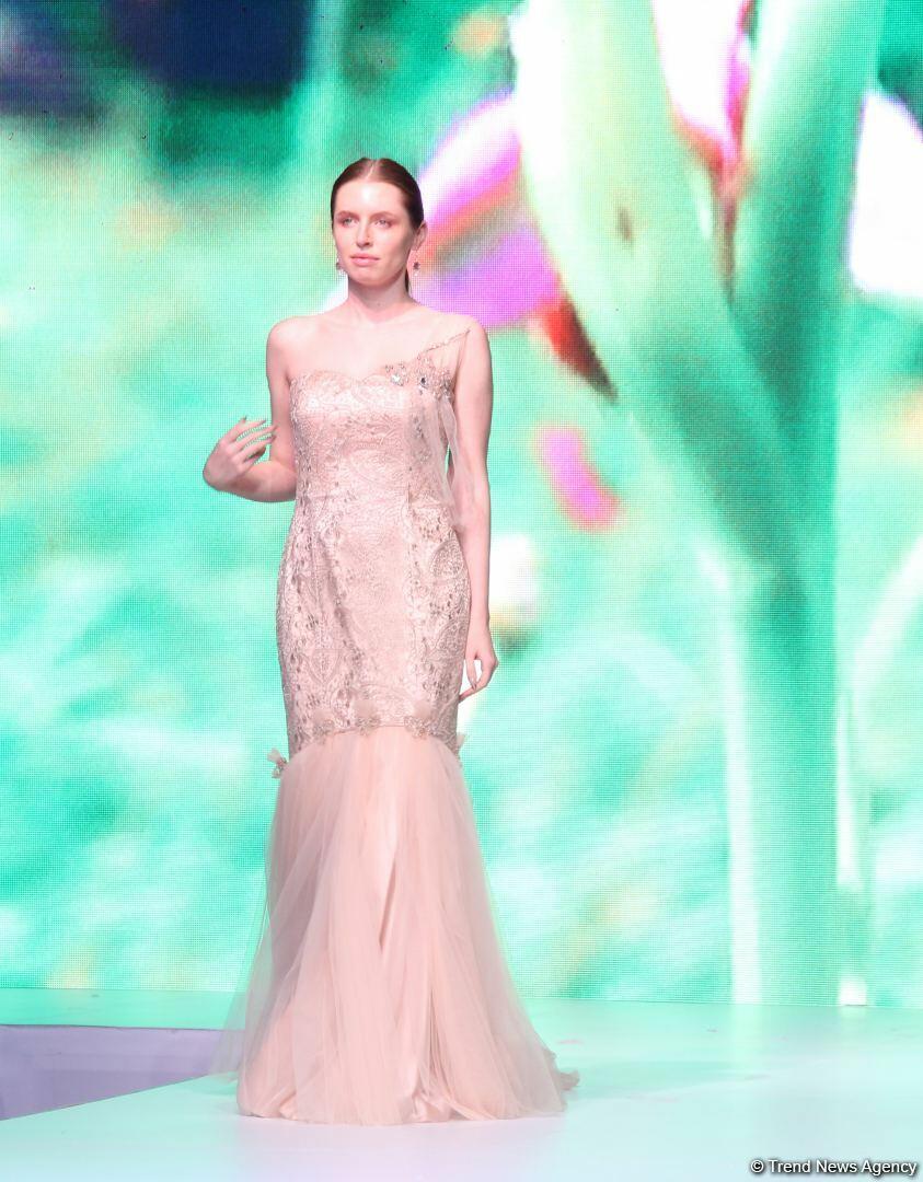 На Azerbaijan Fashion Week состоялось дефиле Фахрии Халафовой "Карабахская Принцесса"