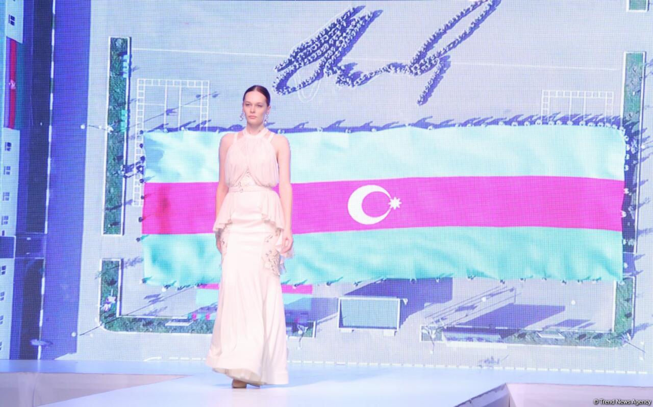На Azerbaijan Fashion Week состоялось дефиле Фахрии Халафовой "Карабахская Принцесса"