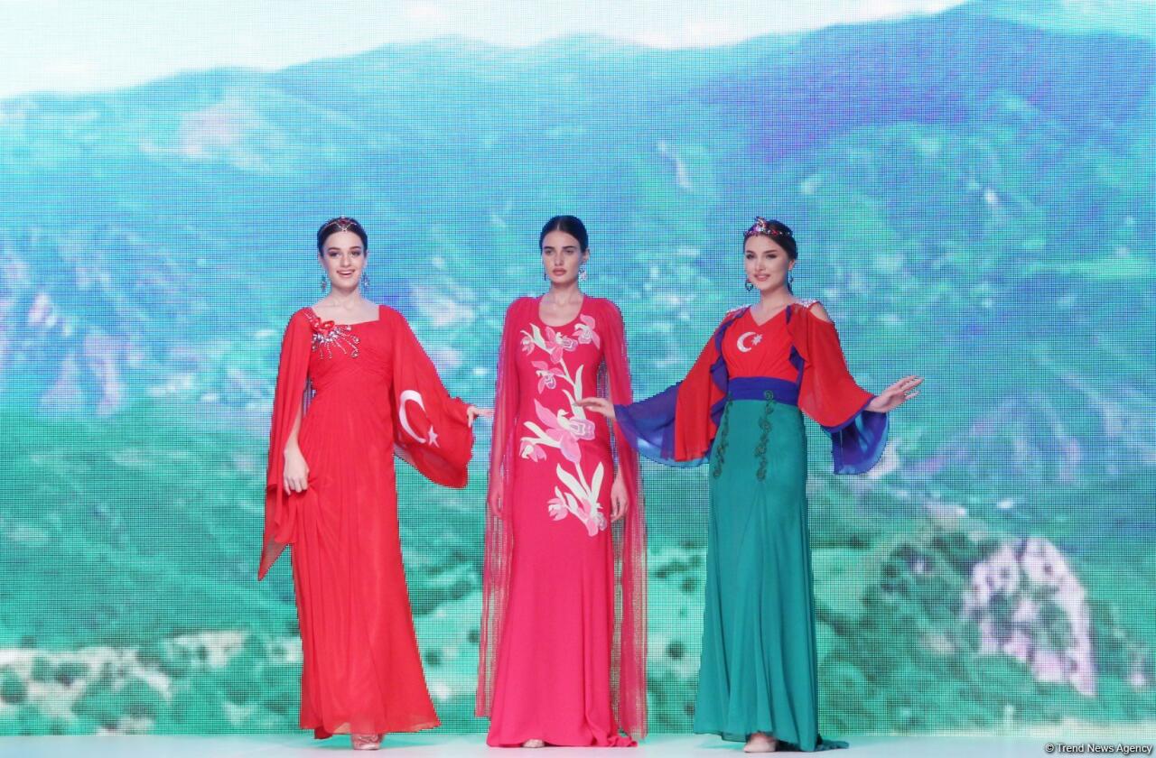 На Azerbaijan Fashion Week состоялось дефиле Фахрии Халафовой "Карабахская Принцесса"