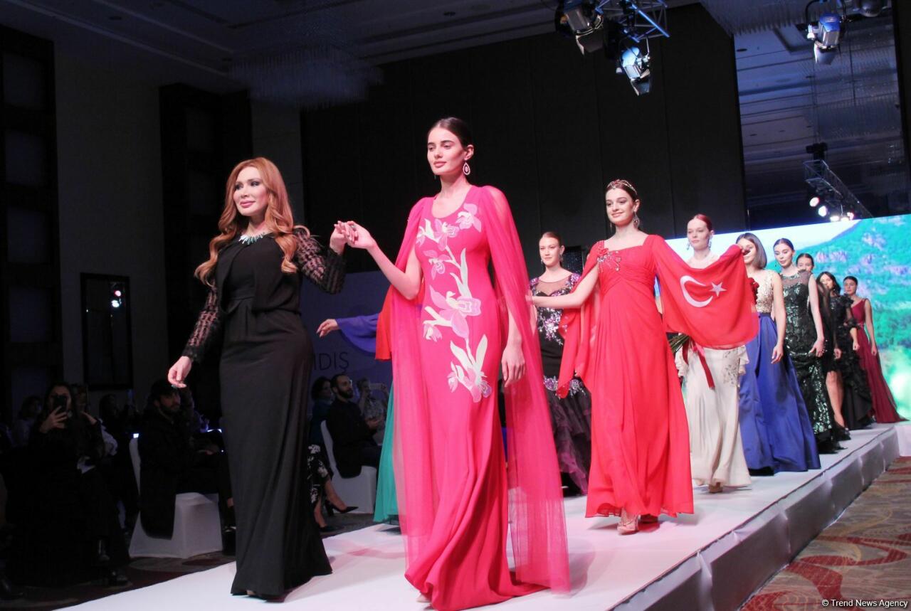 На Azerbaijan Fashion Week состоялось дефиле Фахрии Халафовой "Карабахская Принцесса"