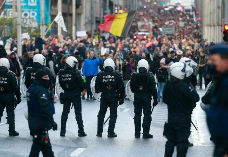 В Бельгии сотни людей вышли на акцию протеста против коронавирусных ограничений