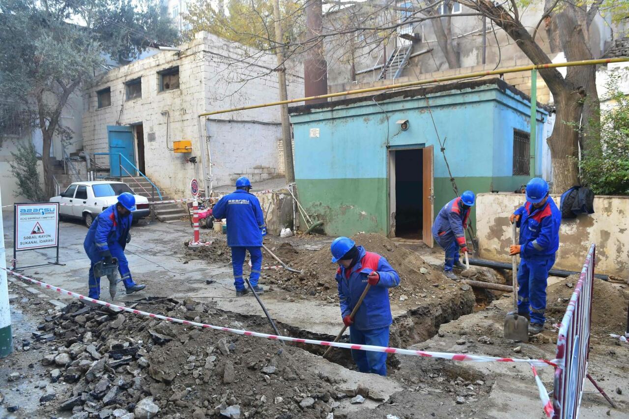 В одном из районов Баку обновляются водопроводные линии