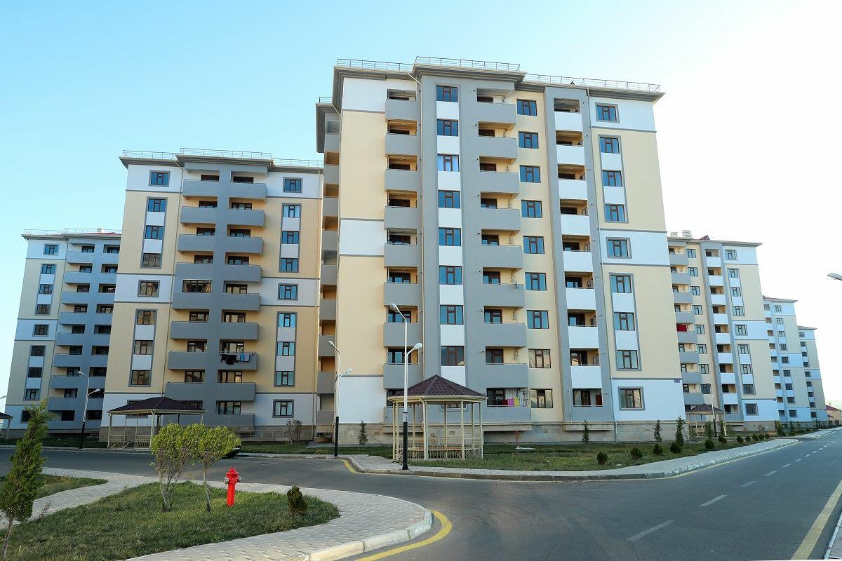 Valideyn himayəsindən məhrum bir qrup gəncə mənzil verilib