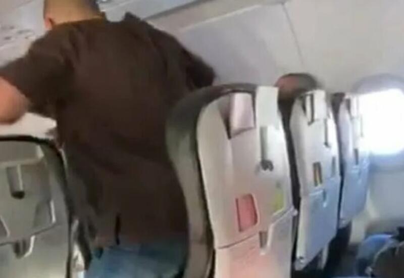 Пьяный дебошир устроил драку на борту самолета