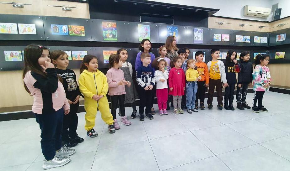 В Баку открылась выставка детского рисунка "Дружба глазами детей"