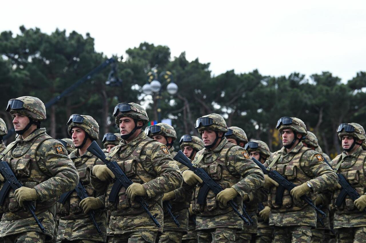 Азербайджан отмечает годовщину Парада Победы