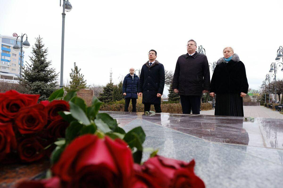 В Астрахани почтили память общенационального лидера Гейдара Алиева