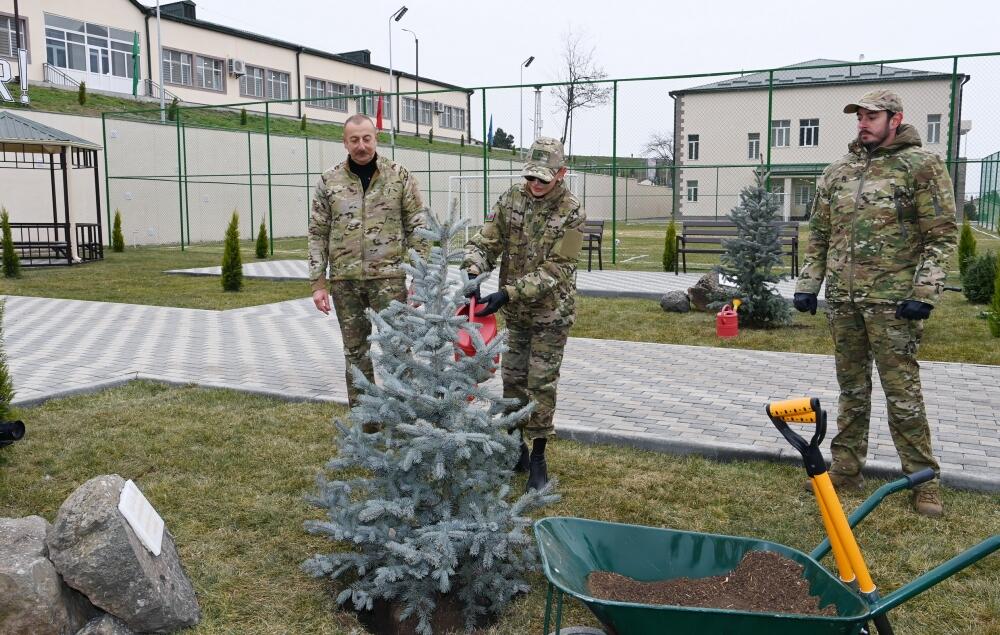 Президент Ильхам Алиев и Первая леди Мехрибан Алиева приняли участие в открытии воинской части в поселке Гадрут