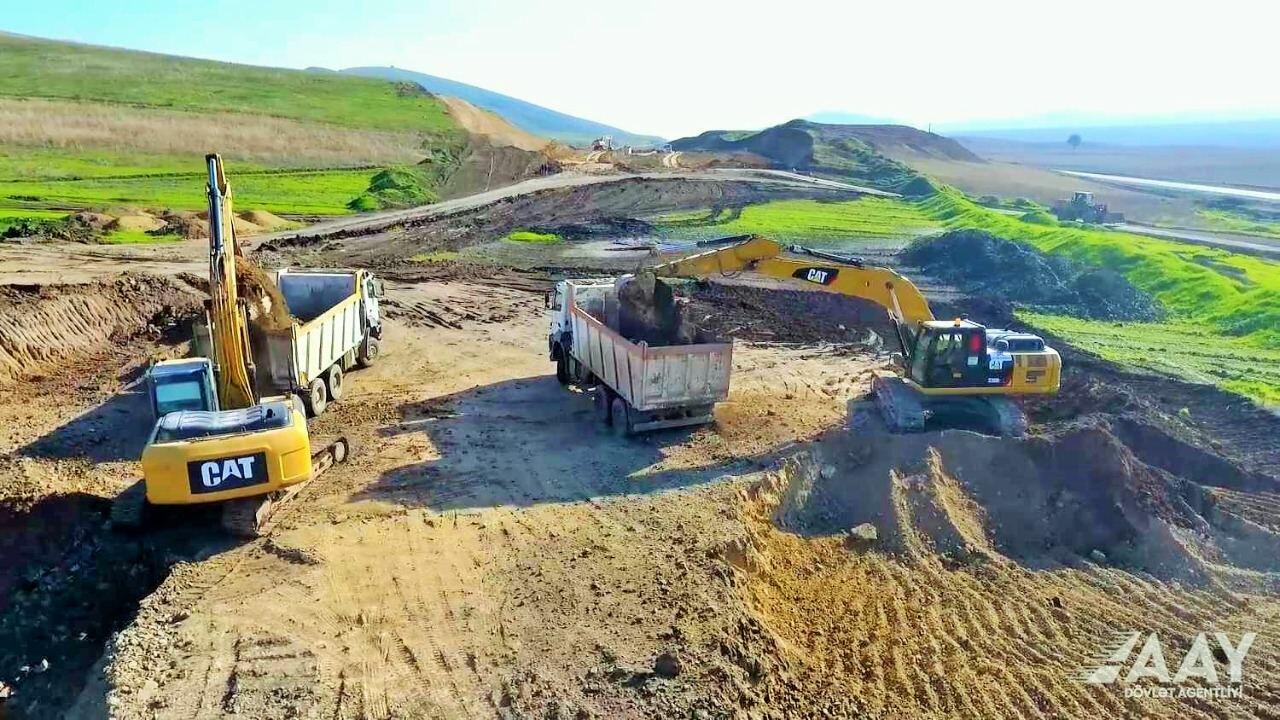 Строительство автодороги Ахмедбейли-Физули-Шуша продолжается ускоренными темпами