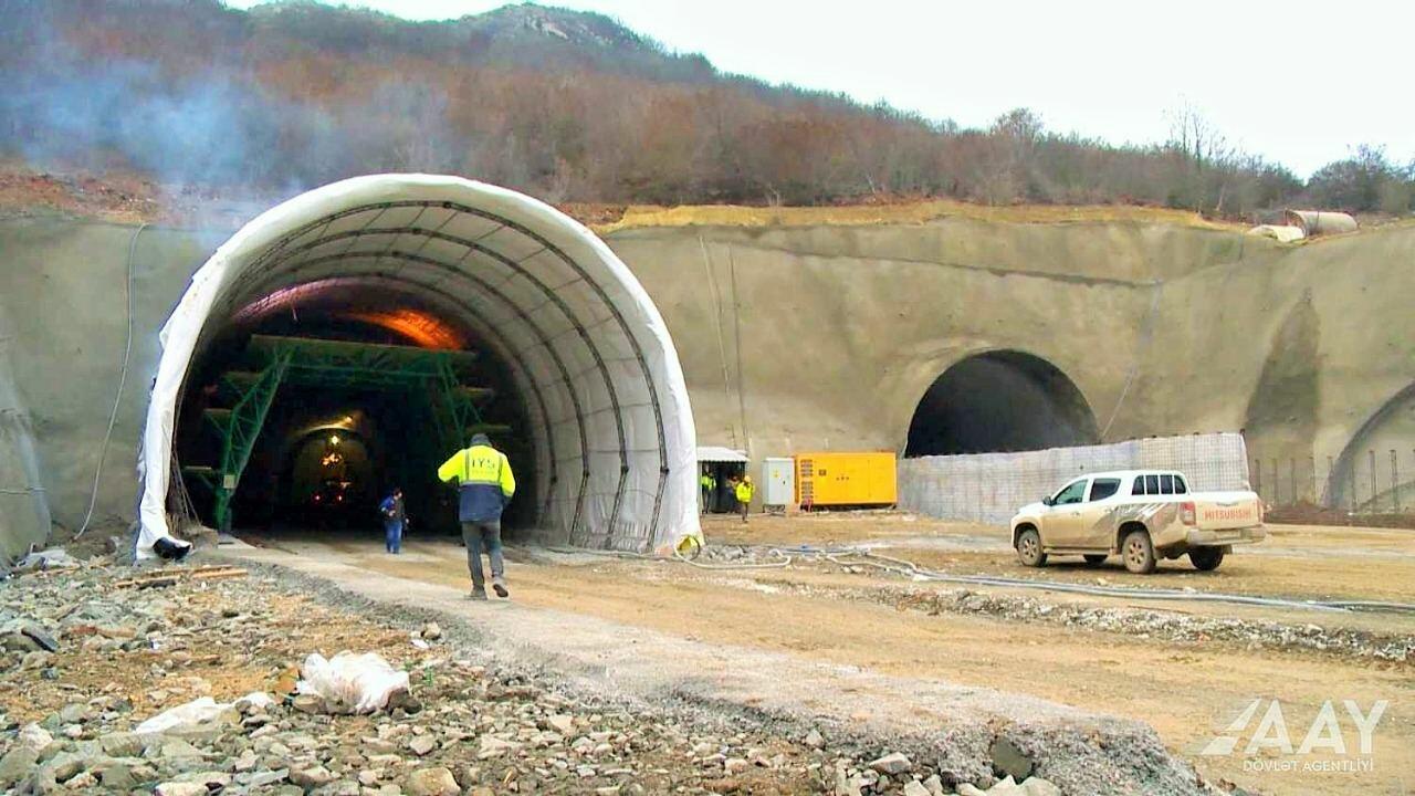 Строительство автодороги Ахмедбейли-Физули-Шуша продолжается ускоренными темпами