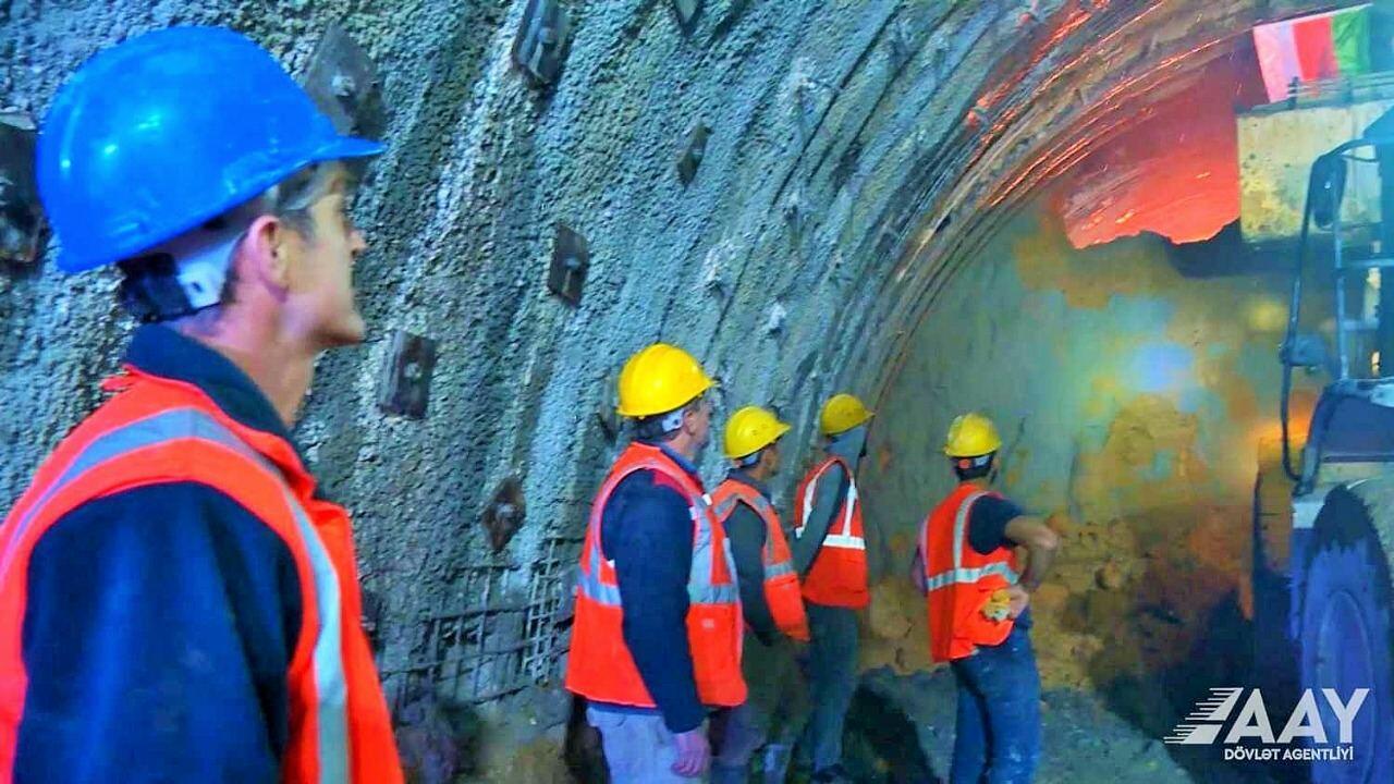 Строительство автодороги Ахмедбейли-Физули-Шуша продолжается ускоренными темпами