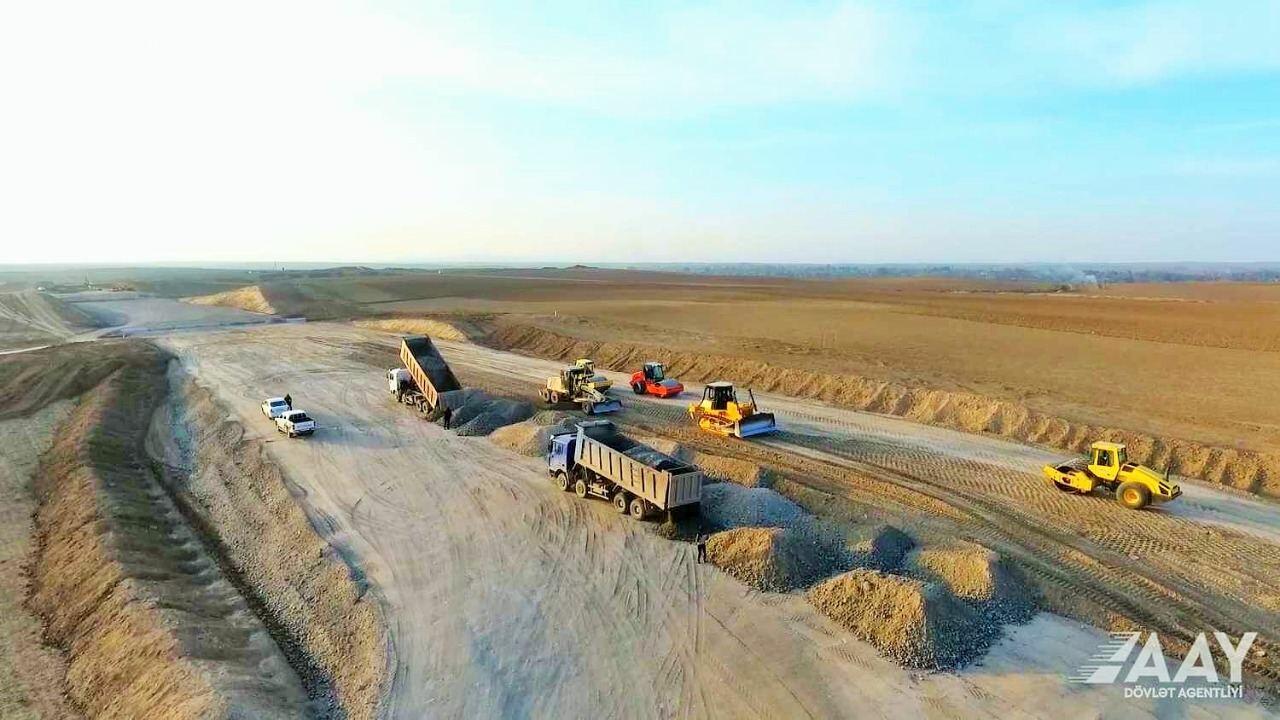 Строительство автодороги Ахмедбейли-Физули-Шуша продолжается ускоренными темпами