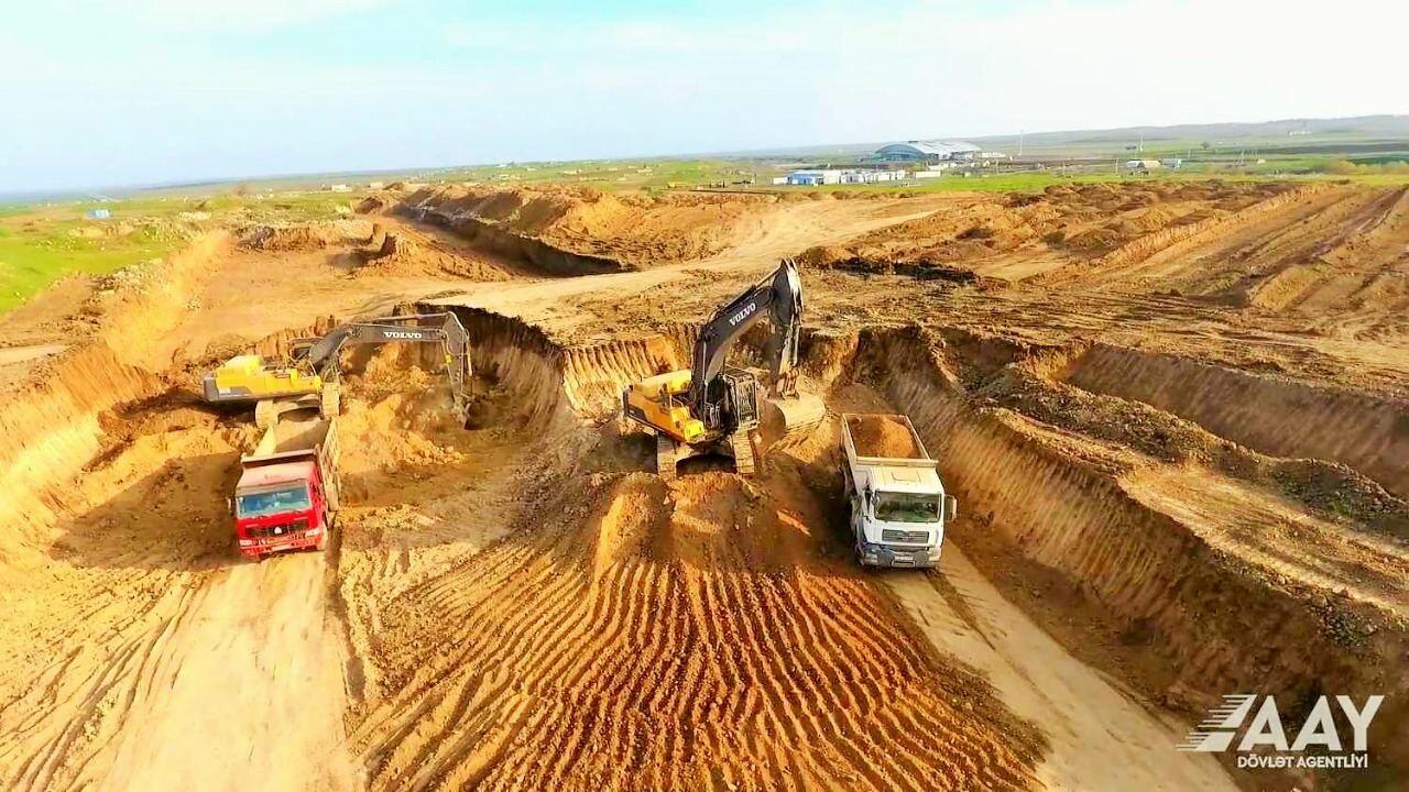 Строительство автодороги Ахмедбейли-Физули-Шуша продолжается ускоренными темпами
