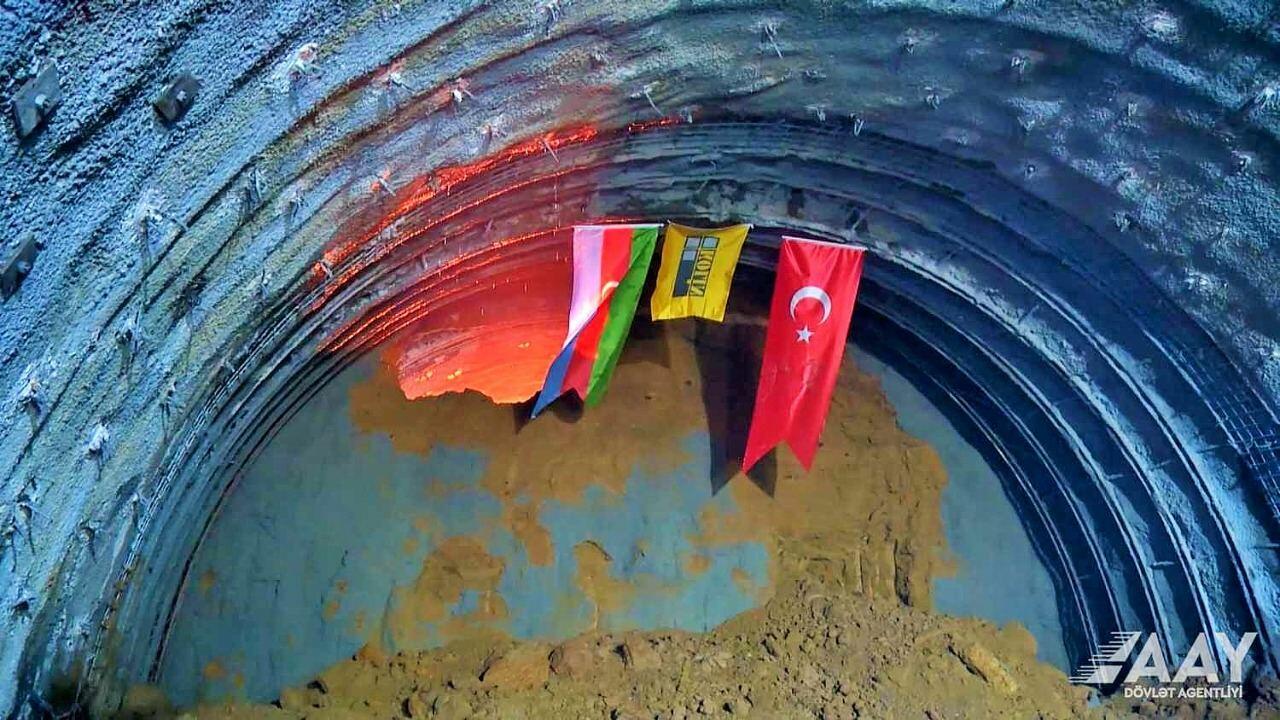 Строительство автодороги Ахмедбейли-Физули-Шуша продолжается ускоренными темпами
