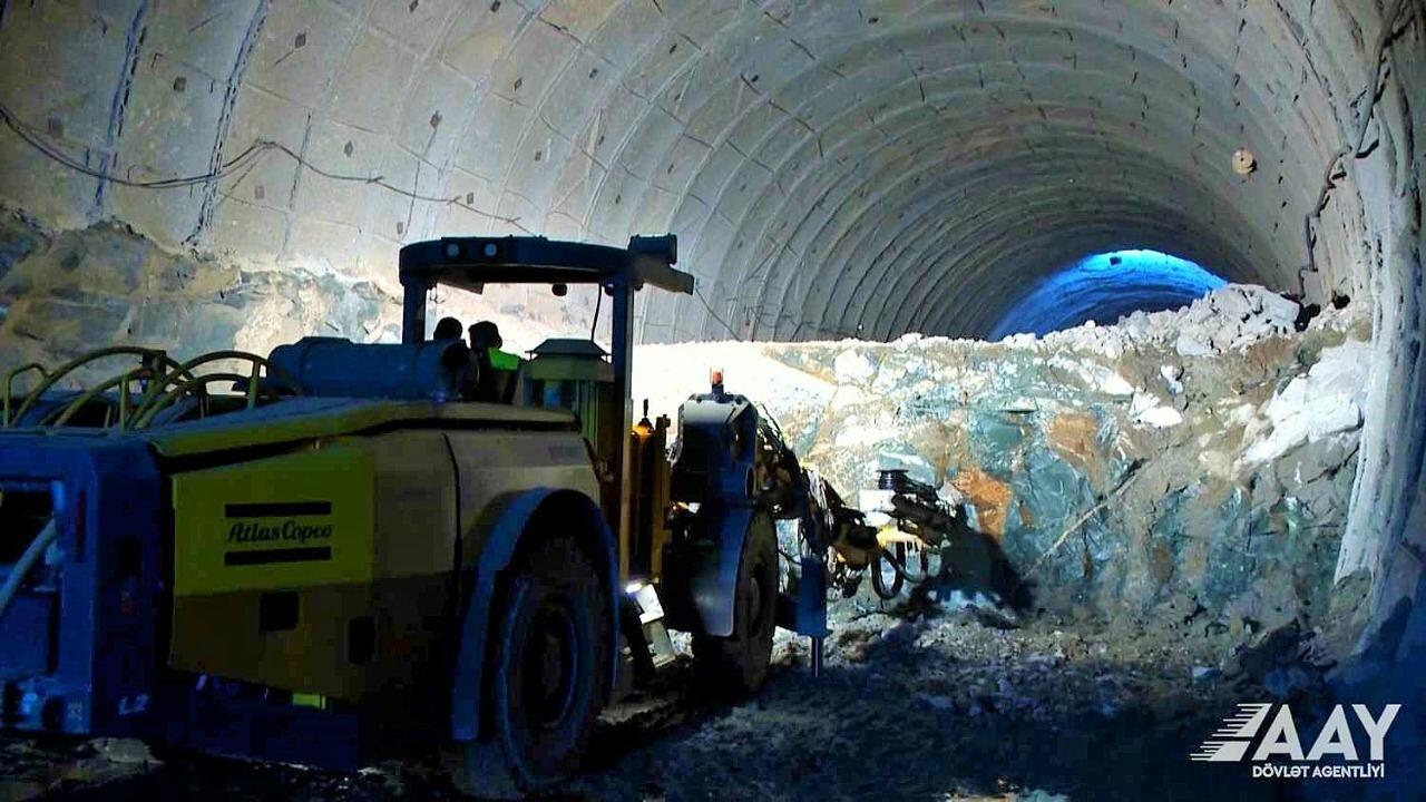 Строительство автодороги Ахмедбейли-Физули-Шуша продолжается ускоренными темпами