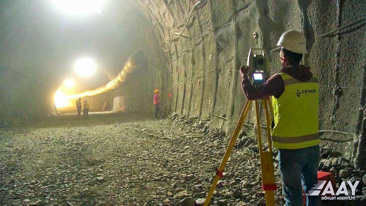 Строительство автодороги Ахмедбейли-Физули-Шуша продолжается ускоренными темпами