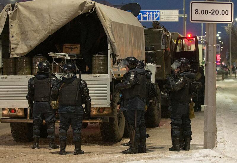 Алматы полностью окружили блокпостами с десятками военных