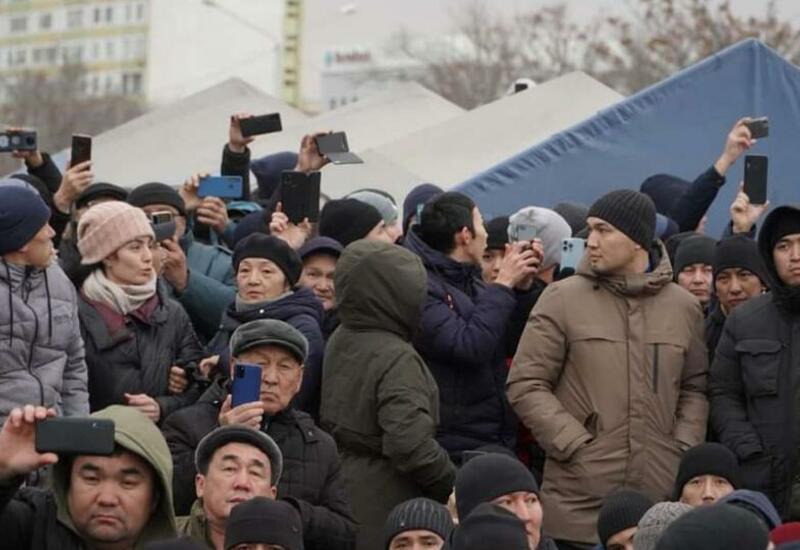Участники беспорядков стали уходить с центральной площади в Актау