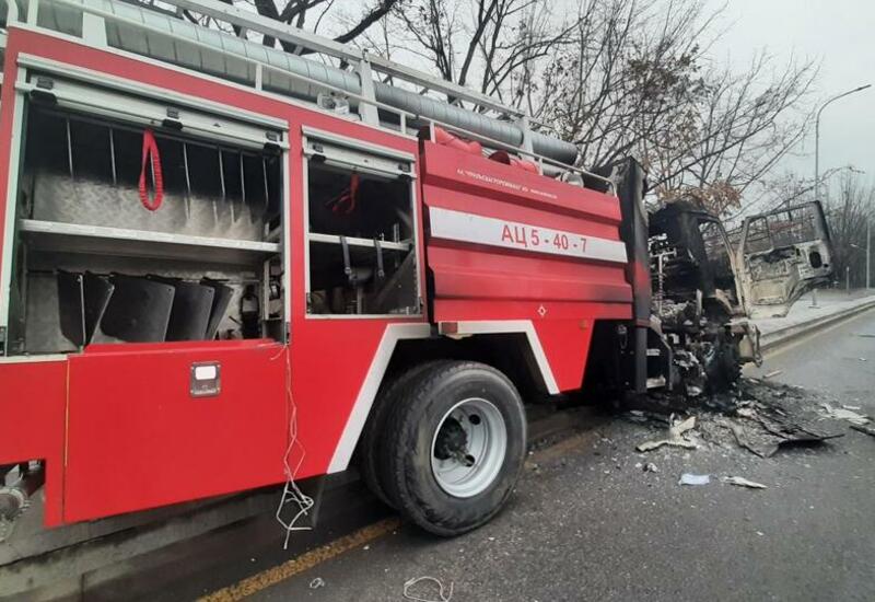 Участники беспорядков в Казахстане угнали семь пожарных машин, использовав их как таран