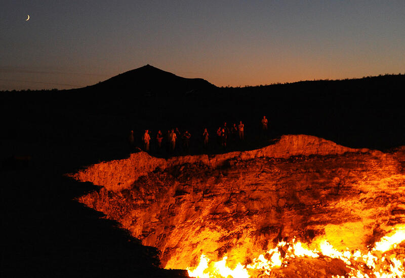 Президент Туркменистана поручил потушить «Врата ада»