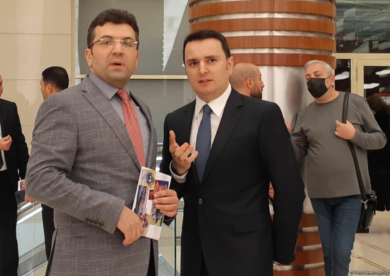 В Баку открылась выставка Наргиз Гулиевой