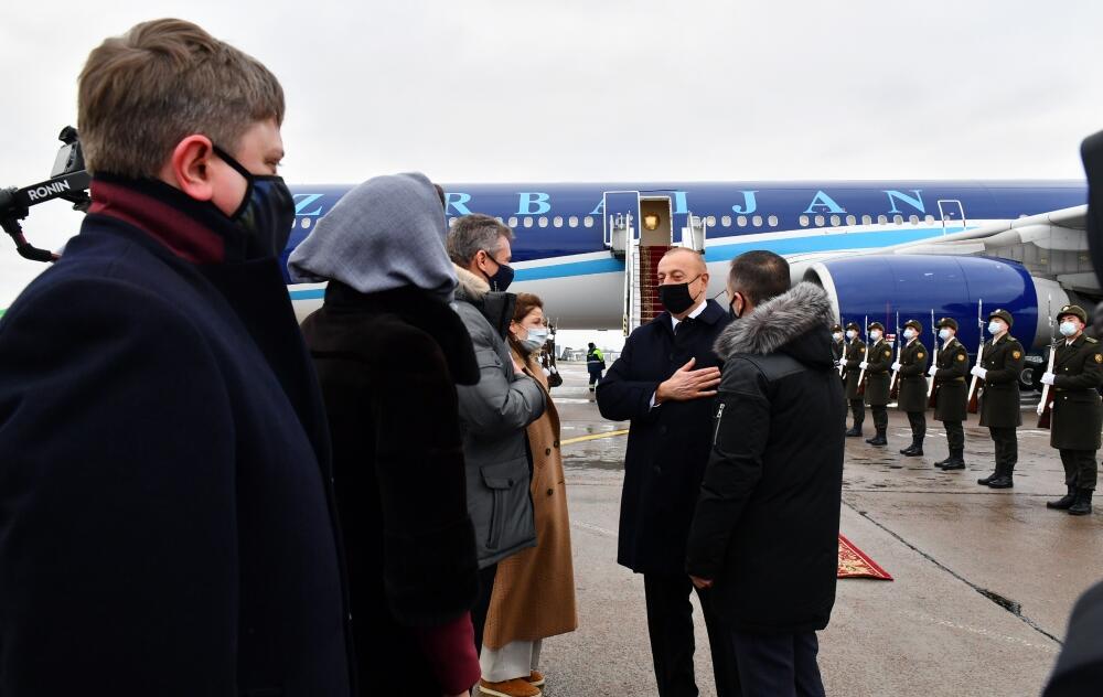 Президент Ильхам Алиев прибыл с рабочим визитом в Украину