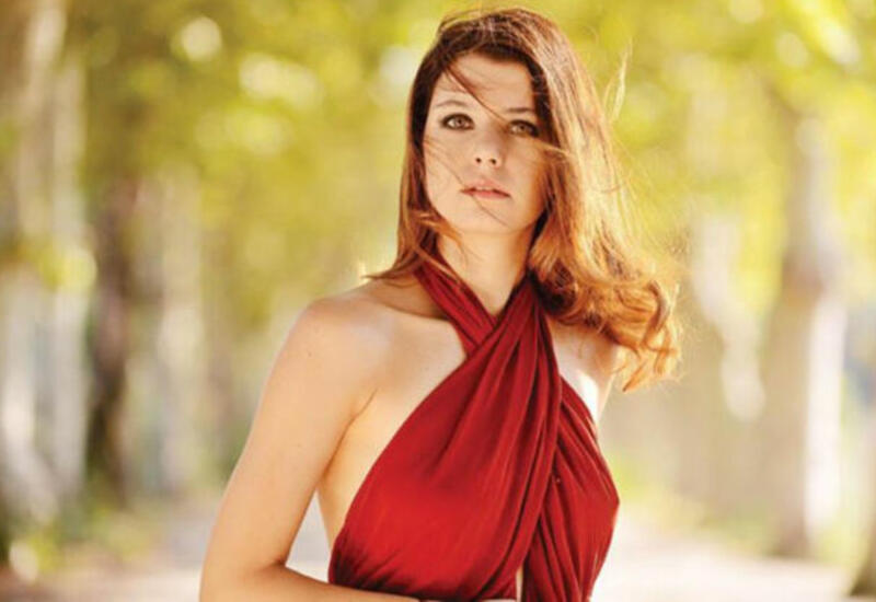 Beren Saatın açıq-saçıq geyimi gündəm oldu