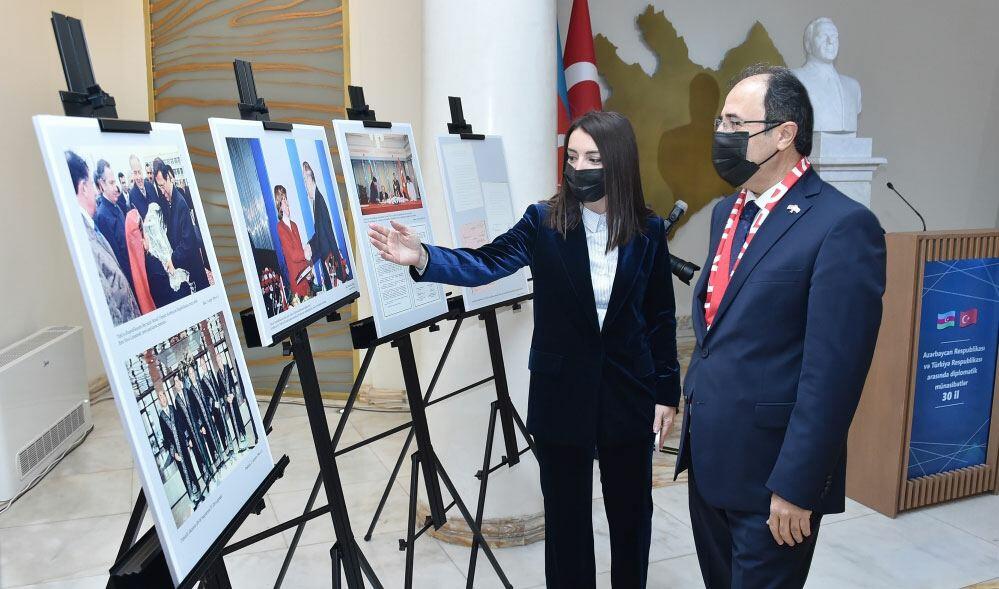 Azərbaycan və Türkiyə arasında diplomatik münasibətlərin yaradılmasının 30 illiyi münasibətilə fotosərgi keçirilib