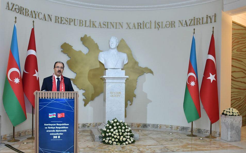 Azərbaycan və Türkiyə arasında diplomatik münasibətlərin yaradılmasının 30 illiyi münasibətilə fotosərgi keçirilib