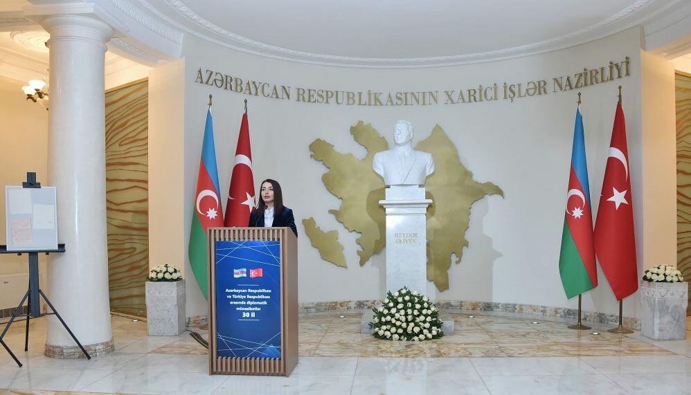 Azərbaycan və Türkiyə arasında diplomatik münasibətlərin yaradılmasının 30 illiyi münasibətilə fotosərgi keçirilib