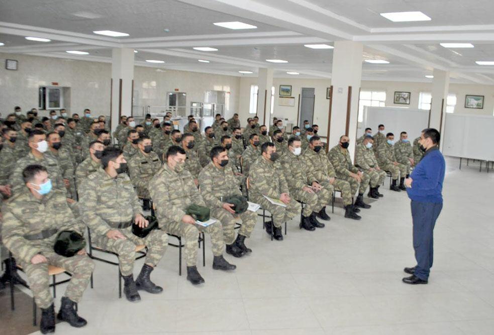 Hərbi qulluqçuların psixoloji sahədə maarifləndirilməsi üzrə tədbirlər keçirilib