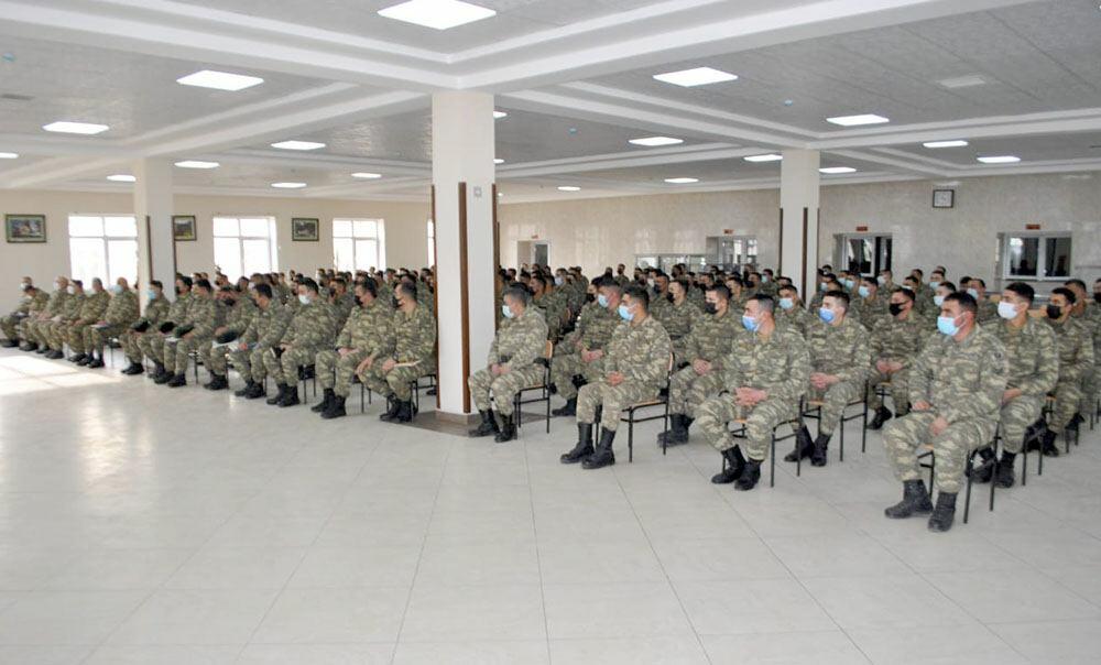 Hərbi qulluqçuların psixoloji sahədə maarifləndirilməsi üzrə tədbirlər keçirilib