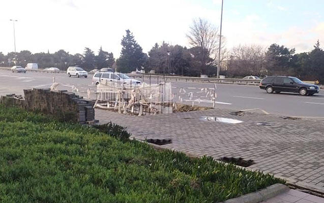 Piyadalar üçün təhlükəli olan yolda keçid inşa olunur