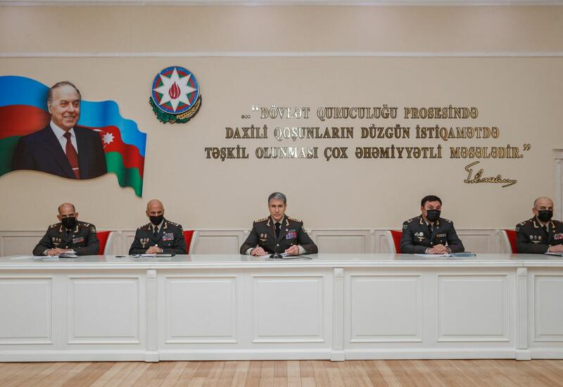 Vilayət Eyvazov Daxili Qoşunların Baş İdarəsində müşavirə keçirib
