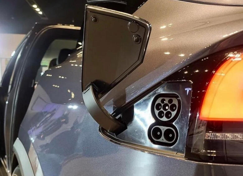 Tesla представила новый электромобиль