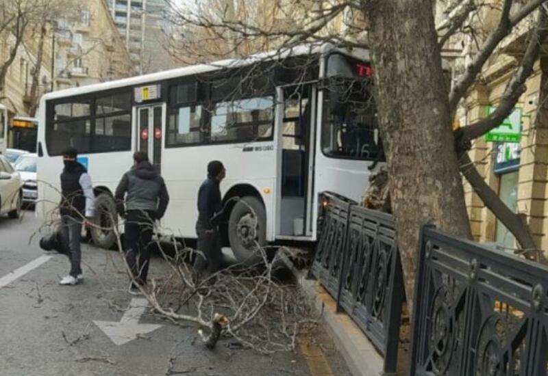 Тяжелое ДТП в центре Баку