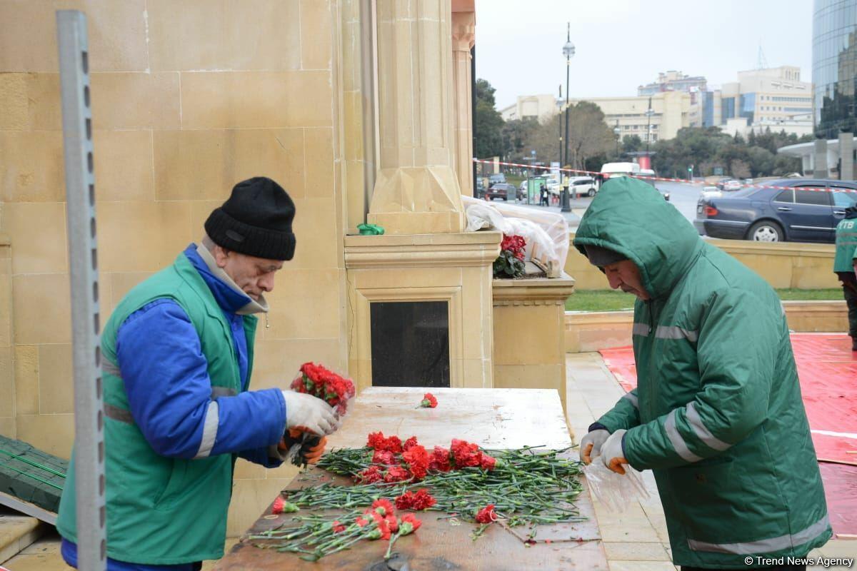 На Аллее шехидов проводятся работы по благоустройству