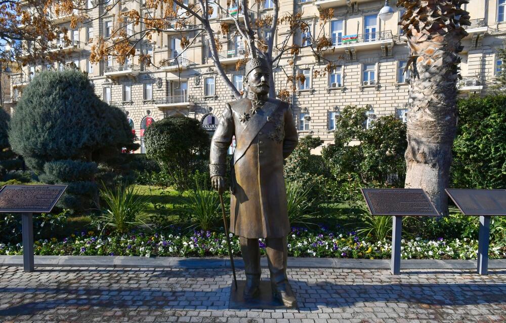 Президент Ильхам Алиев принял участие в открытии памятника меценату Гаджи Зейналабдину Тагиеву в Баку